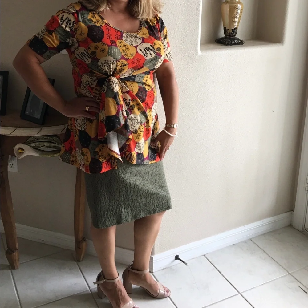 NWT LuLaRoe Perfect T Top - Picture 5 of 8